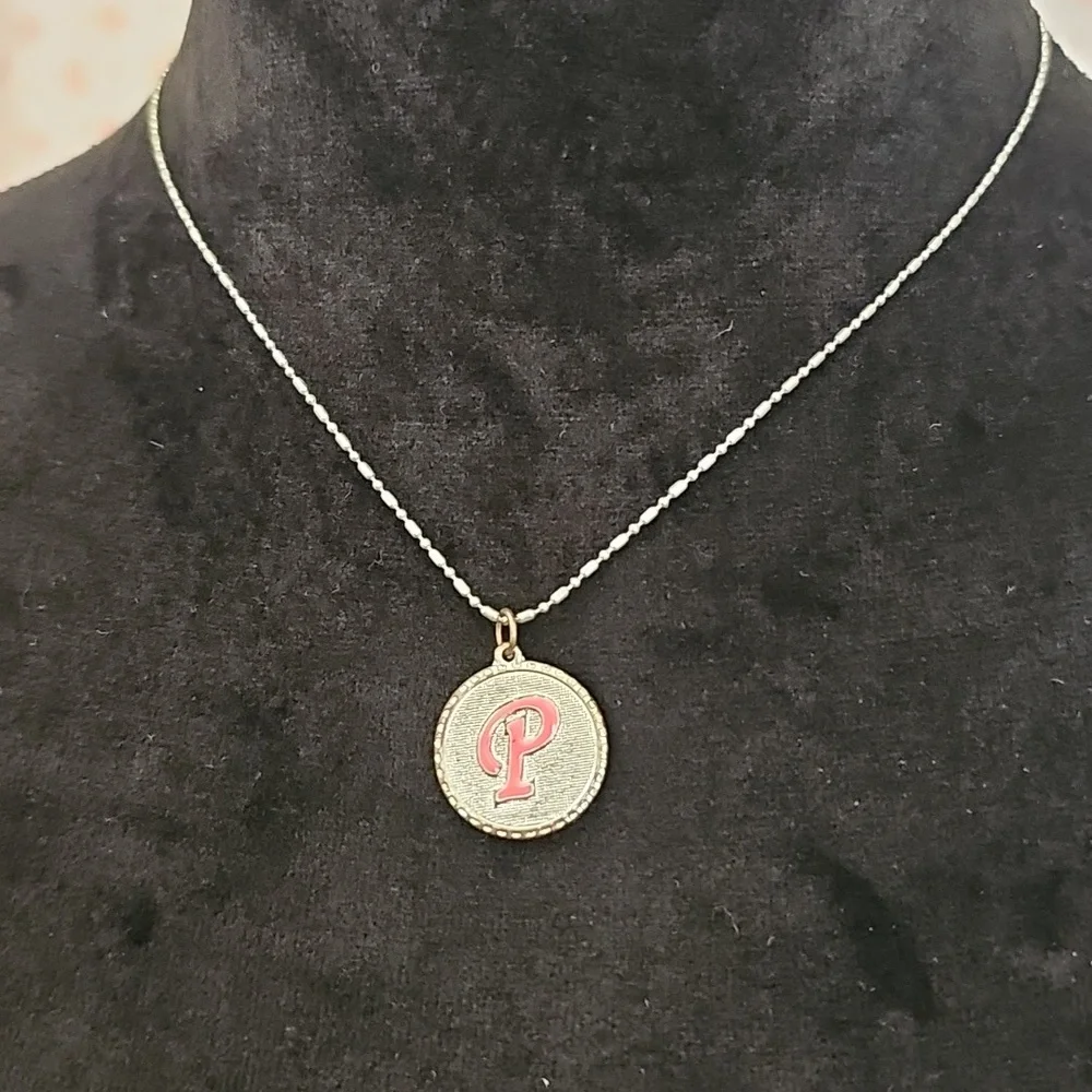 Silver and Pink P Pendant Necklace🎲